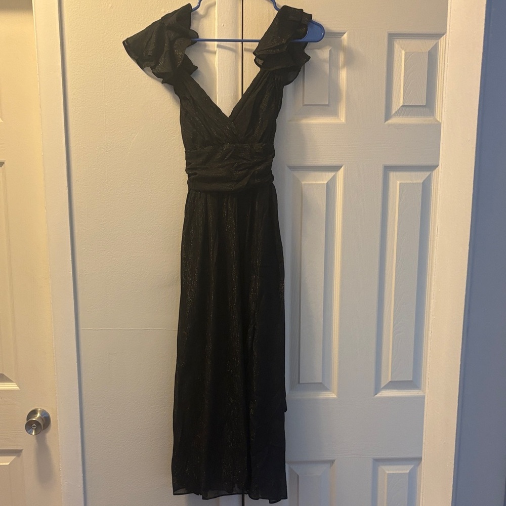 NWT ruffle sleeve midi dress